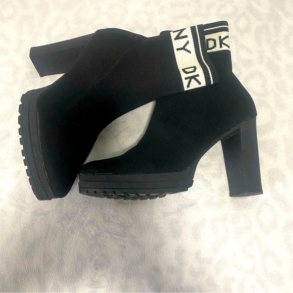 DKNY Tessa Knitted Sock Ankle Boots White Logo Band Block Heel Pull On Size 8M - Picture 8 of 9